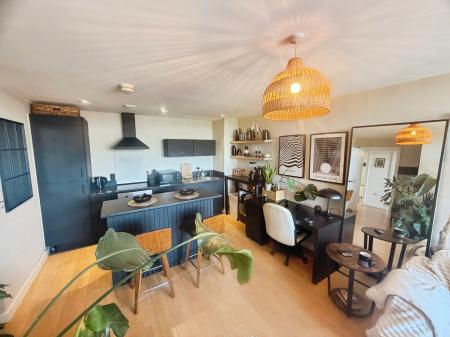 2 bedroom Flat for sale in Madison Court, Salford, M50