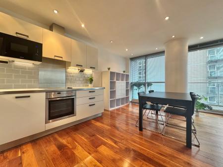 2 bedroom Flat to let in Clowes Street, Salford, M3