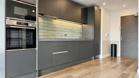 1 bedroom Flat to let in 3 MediaCity UK, Salford Quays, Salford, M50