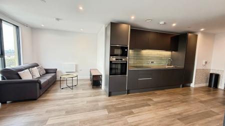 1 bedroom Flat to let in 3 MediaCity UK, Salford Quays, Salford, M50