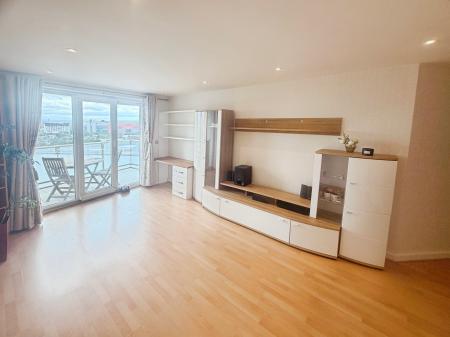 2 bedroom Flat to let in The Quays, Salford Quays, Salford, M50