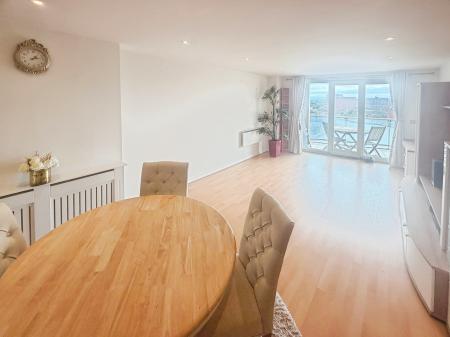 2 bedroom Flat to let in The Quays, Salford Quays, Salford, M50
