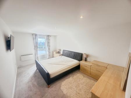 2 bedroom Flat to let in The Quays, Salford Quays, Salford, M50