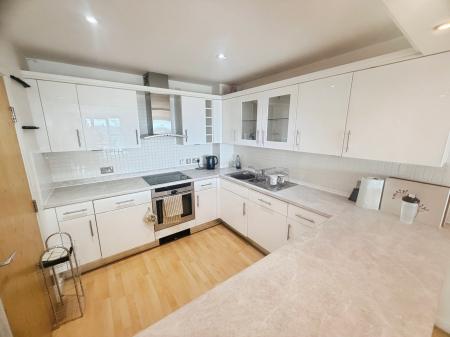 2 bedroom Flat to let in The Quays, Salford Quays, Salford, M50