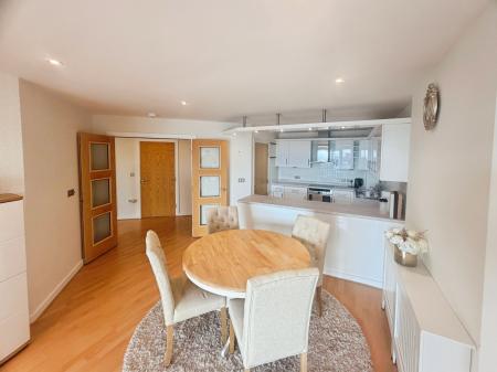 2 bedroom Flat to let in The Quays, Salford Quays, Salford, M50