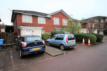 3 bedroom End of terrace house to let in Linen Court, Salford, M3