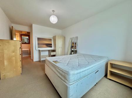 1 bedroom Flat to let in 156 Chapel Street, Salford, M3