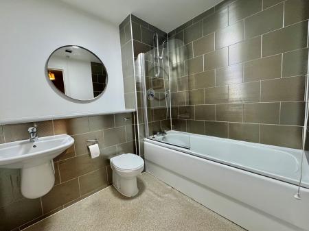 1 bedroom Flat to let in 156 Chapel Street, Salford, M3