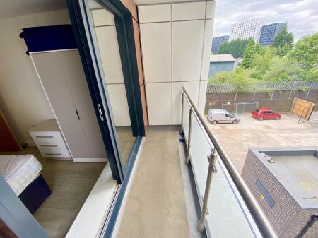 1 bedroom Flat to let in 65 Furness Quay, Salford Quays, Salford, M50