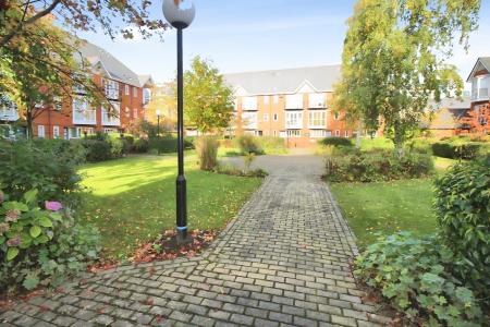3 bedroom Flat to let in Winnipeg Quay 79