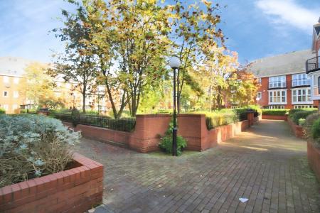 3 bedroom Flat to let in Winnipeg Quay 79