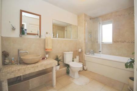 3 bedroom Flat to let in Winnipeg Quay 79