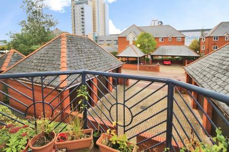 3 bedroom Flat to let in Winnipeg Quay 79