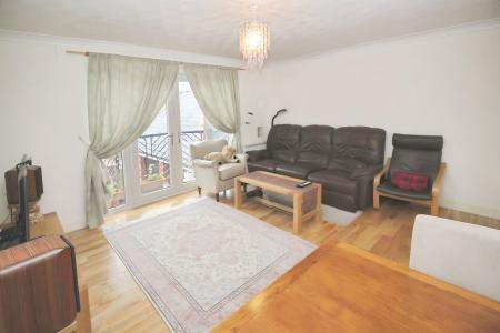 3 bedroom Flat to let in Winnipeg Quay 79