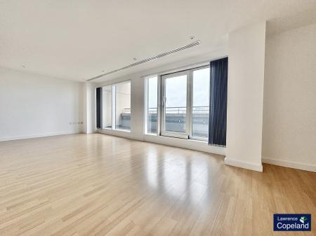 2 bedroom Flat to let in The Quays, Salford, M50