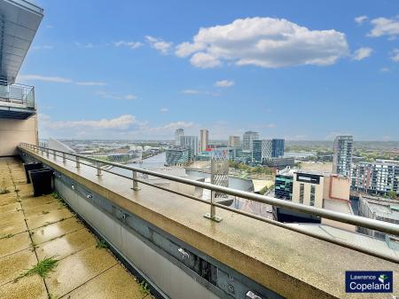 2 bedroom Flat to let in The Quays, Salford, M50