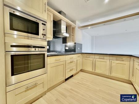 2 bedroom Flat to let in The Quays, Salford, M50