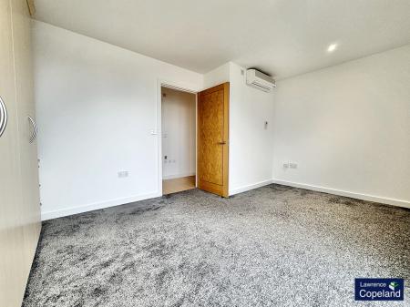 2 bedroom Flat to let in The Quays, Salford, M50