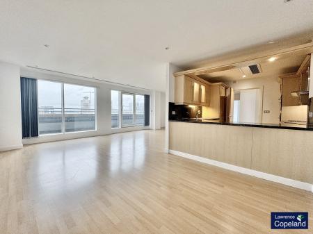 2 bedroom Flat to let in The Quays, Salford, M50