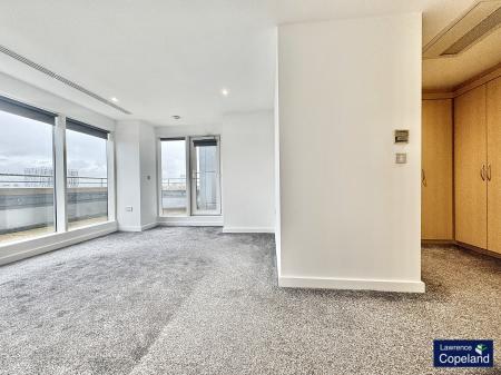 2 bedroom Flat to let in The Quays, Salford, M50