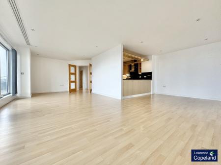 2 bedroom Flat to let in The Quays, Salford, M50
