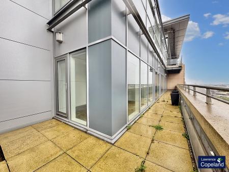 2 bedroom Flat to let in The Quays, Salford, M50