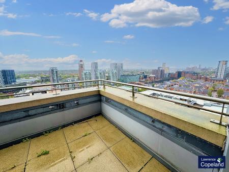 2 bedroom Flat to let in The Quays, Salford, M50