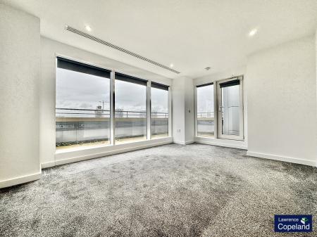 2 bedroom Flat to let in The Quays, Salford, M50