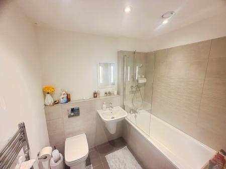 2 bedroom Flat to let in Barel yard, Manchester, M15