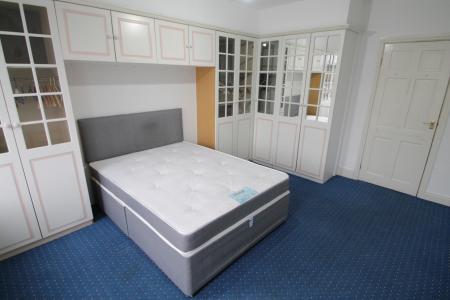 2 bedroom Flat to let in Cross Street, Sale, M33