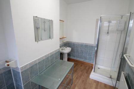2 bedroom Flat to let in Cross Street, Sale, M33