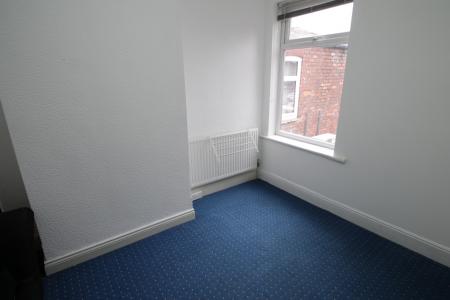 2 bedroom Flat to let in Cross Street, Sale, M33