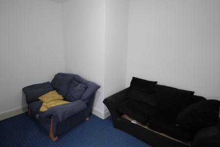 2 bedroom Flat to let in Cross Street, Sale, M33