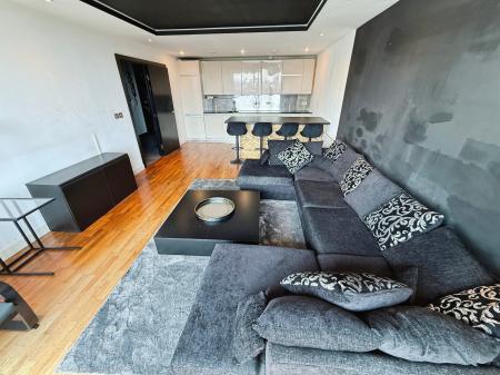 2 bedroom Flat to let in 94 The Quays, Salford Quays, Salford, M50