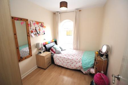 2 bedroom Flat to let in Labrador Quay, Salford Quays, Salford, M50