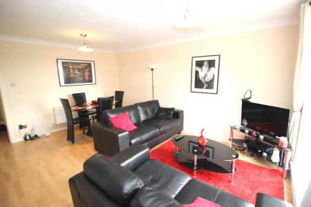 2 bedroom Flat to let in Labrador Quay, Salford Quays, Salford, M50