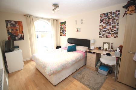 2 bedroom Flat to let in Labrador Quay, Salford Quays, Salford, M50