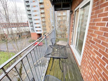 2 bedroom Flat to let in Elmira Way., Salford, M5