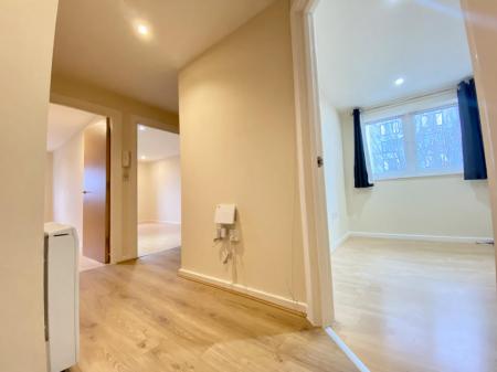 2 bedroom Flat to let in Elmira Way., Salford, M5