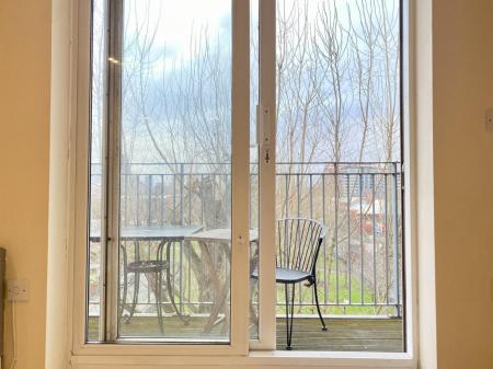 2 bedroom Flat to let in Elmira Way., Salford, M5