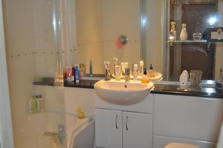 2 bedroom Flat to let in Elmira Way., Salford, M5