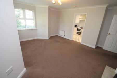 2 bedroom Flat to let in 205 Brooklands Road, Sale, M33