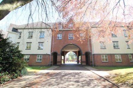 2 bedroom Flat to let in 205 Brooklands Road, Sale, M33