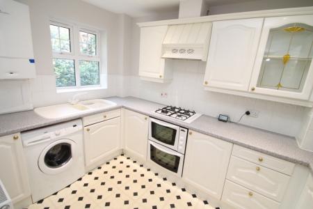 2 bedroom Flat to let in 205 Brooklands Road, Sale, M33