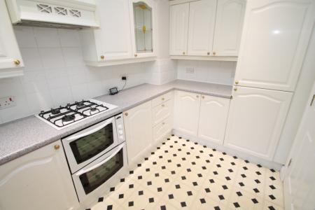 2 bedroom Flat to let in 205 Brooklands Road, Sale, M33