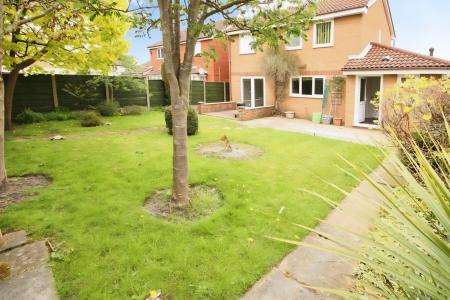 4 bedroom Detached house to let in Barlow Road, Altrincham, WA14