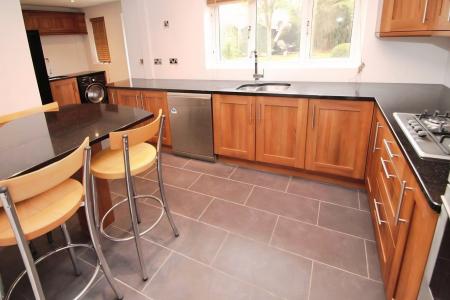 4 bedroom Detached house to let in Barlow Road, Altrincham, WA14