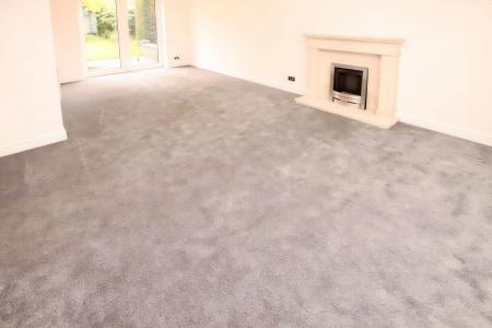 4 bedroom Detached house to let in Barlow Road, Altrincham, WA14