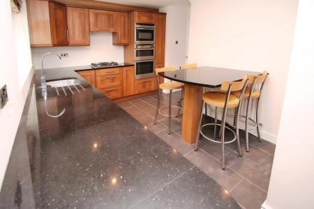 4 bedroom Detached house to let in Barlow Road, Altrincham, WA14