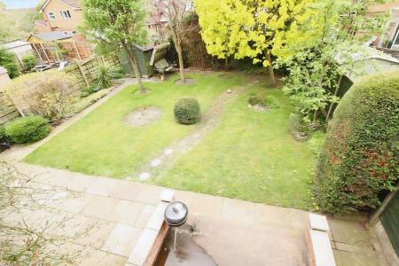 4 bedroom Detached house to let in Barlow Road, Altrincham, WA14